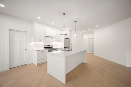 #3-865 Grumman Pl, Comox, BC - Indoor Photo Showing Kitchen With Double Sink With Upgraded Kitchen