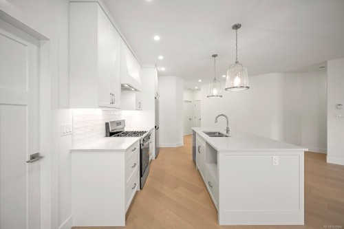 #3-865 Grumman Pl, Comox, BC - Indoor Photo Showing Kitchen With Double Sink With Upgraded Kitchen