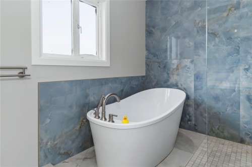 4010 Deerfield Rd, Campbell River, BC 