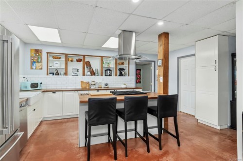 4010 Deerfield Rd, Campbell River, BC 