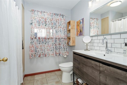 4010 Deerfield Rd, Campbell River, BC 