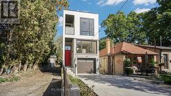 39 KENWORTHY AVENUE Toronto, ON M1L 3B1
