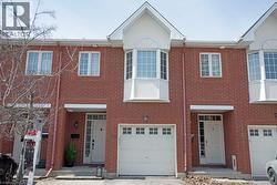 105 TALL OAK Private  Ottawa, ON K1G 6T3