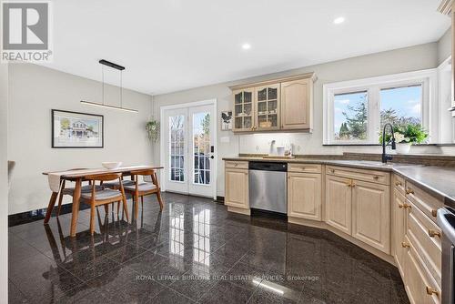 1525 Holburne Road, Mississauga, ON - Indoor Photo Showing Kitchen