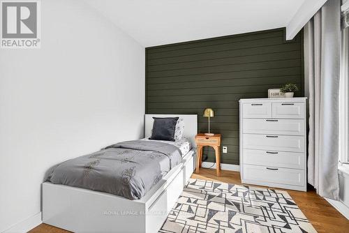 1525 Holburne Road, Mississauga, ON - Indoor Photo Showing Bedroom