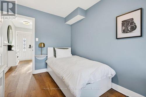 1525 Holburne Road, Mississauga, ON - Indoor Photo Showing Bedroom