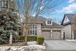 5 CENTRE STREET W Whitby, ON L1M 1C1