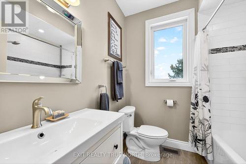 139 Rue Eric, Tiny, ON - Indoor Photo Showing Bathroom