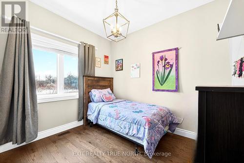 139 Rue Eric, Tiny, ON - Indoor Photo Showing Bedroom