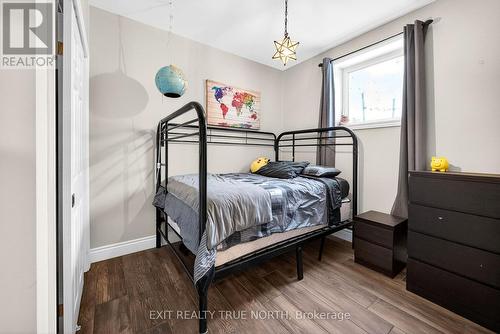 139 Rue Eric, Tiny, ON - Indoor Photo Showing Bedroom