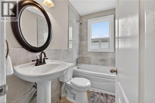 219 East 21St Street, Hamilton, ON - Indoor Photo Showing Bathroom