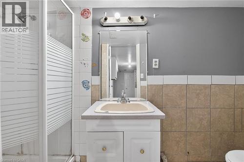 219 East 21St Street, Hamilton, ON - Indoor Photo Showing Bathroom