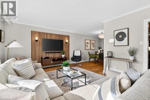 1525 Holburne Road, Mississauga, ON - Indoor Photo Showing Living Room