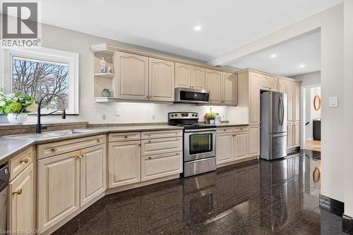 1525 Holburne Road, Mississauga, ON - Indoor Photo Showing Kitchen