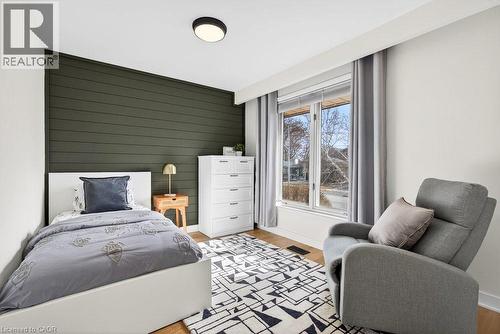 1525 Holburne Road, Mississauga, ON - Indoor Photo Showing Bedroom