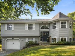 198 Tattenham Crescent Hammonds Plains, NS B4B 1V2