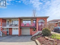 733 CONSORT CRESCENT  Mississauga, ON L5C 1J8