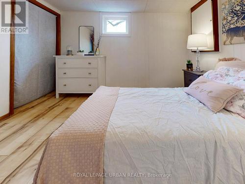 Bedroom 4 - 733 Consort Crescent, Mississauga, ON - Indoor Photo Showing Bedroom