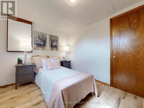 Bedroom 4 - 733 Consort Crescent, Mississauga, ON - Indoor Photo Showing Bedroom