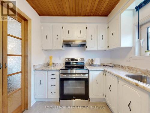 Kitchen - 733 Consort Crescent, Mississauga, ON - Indoor Photo Showing Kitchen