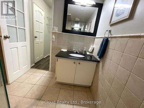 3208 - 3650 Kaneff Crescent, Mississauga, ON - Indoor Photo Showing Bathroom