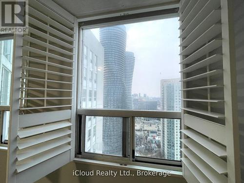 3208 - 3650 Kaneff Crescent, Mississauga, ON - Outdoor