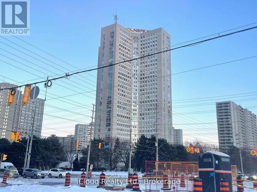 3208 - 3650 Kaneff Crescent, Mississauga, ON - Outdoor