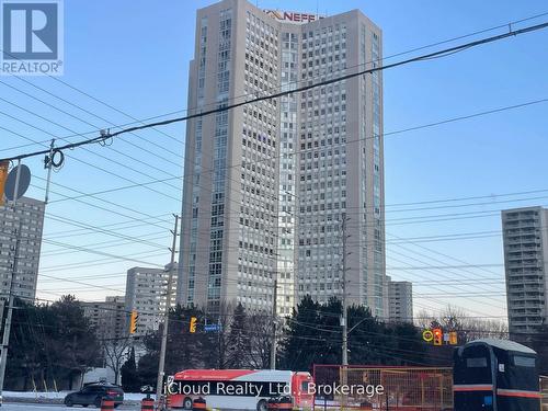 3208 - 3650 Kaneff Crescent, Mississauga, ON - Outdoor