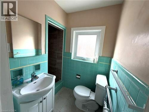 218 Weber Street E, Kitchener, ON - Indoor Photo Showing Bathroom