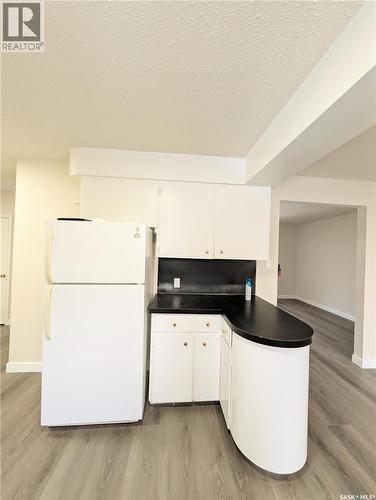448 6Th Avenue Nw, Swift Current, SK - Indoor Photo Showing Kitchen