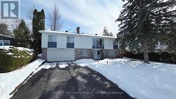 44 FOOTHILLS DRIVE Ottawa, ON K2H 6K3
