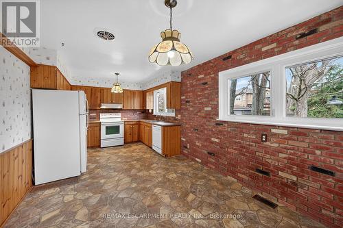 156 Chesley Street, Hamilton, ON - Indoor Photo Showing Kitchen