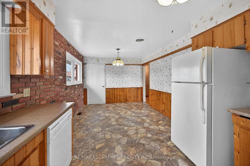 156 Chesley Street, Hamilton, ON - Indoor Photo Showing Kitchen