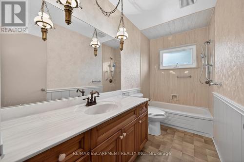 156 Chesley Street, Hamilton, ON - Indoor Photo Showing Bathroom