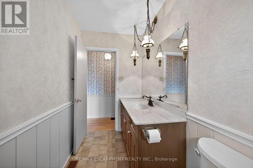156 Chesley Street, Hamilton, ON - Indoor Photo Showing Bathroom