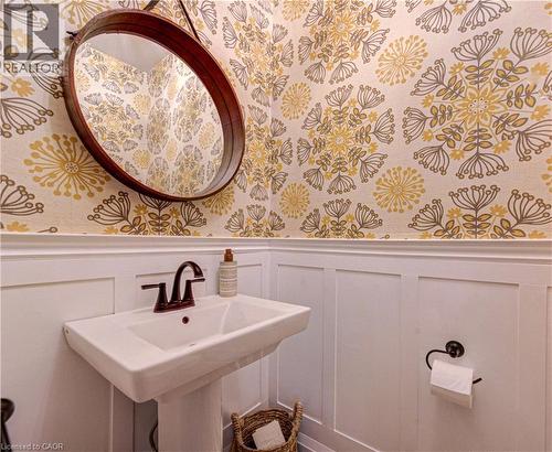 53 Lincoln Avenue, Cambridge, ON - Indoor Photo Showing Bathroom
