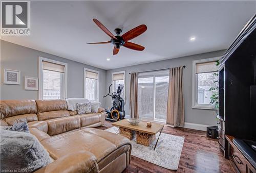 53 Lincoln Avenue, Cambridge, ON - Indoor Photo Showing Living Room