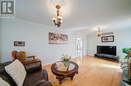 4303 Bridlepath Trail, Mississauga, ON - Indoor Photo Showing Living Room