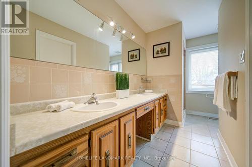 4303 Bridlepath Trail, Mississauga, ON - Indoor Photo Showing Bathroom