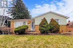 541 WINGROVE CRESCENT Oakville, ON L6L 4R7