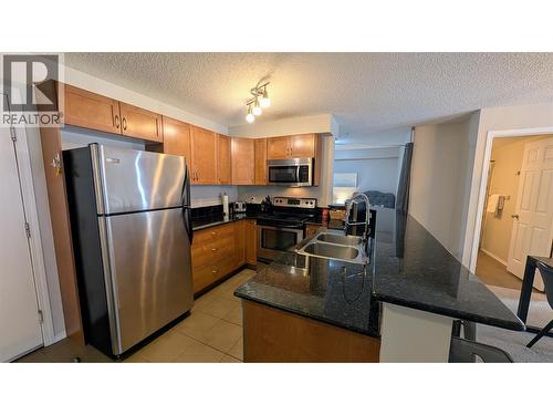 Kitchen - 205 Third Avenue Unit# 3307, Invermere, BC - Indoor Photo Showing Kitchen With Stainless Steel Kitchen With Double Sink