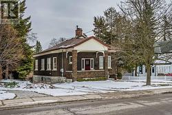 84 CAMBRIDGE STREET N Kawartha Lakes (Lindsay), ON K9V 4E2