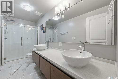 220 225 Maningas Bend, Saskatoon, SK - Indoor Photo Showing Bathroom