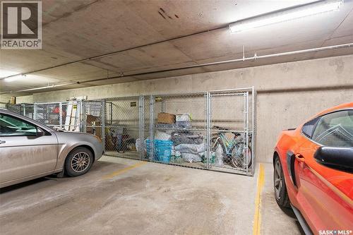 220 225 Maningas Bend, Saskatoon, SK - Indoor Photo Showing Garage
