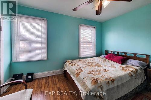 204 Sherman Avenue N, Hamilton, ON - Indoor Photo Showing Bedroom