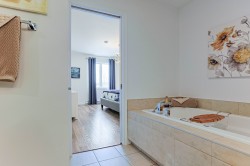 Salle de bains attenante à la CCP - 
