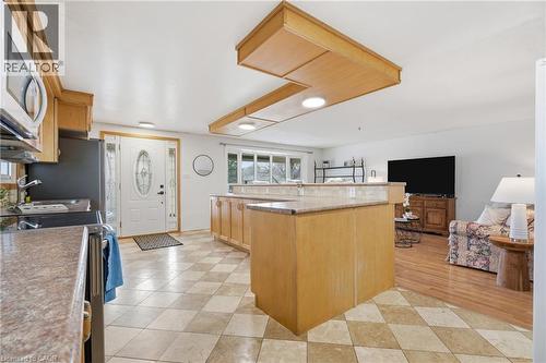515 Strasburg Road, Kitchener, ON - Indoor Photo Showing Kitchen