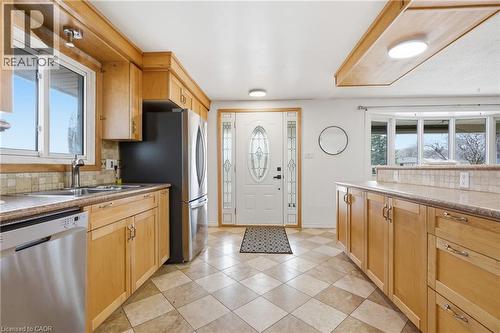 515 Strasburg Road, Kitchener, ON - Indoor Photo Showing Kitchen With Double Sink