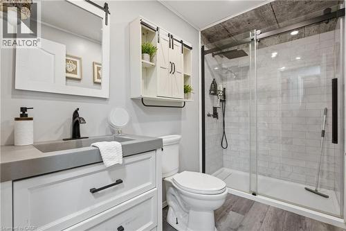 515 Strasburg Road, Kitchener, ON - Indoor Photo Showing Bathroom
