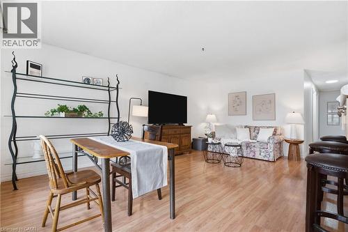 515 Strasburg Road, Kitchener, ON - Indoor Photo Showing Living Room
